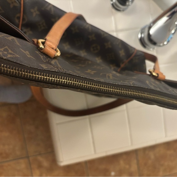 💕Louis Vuitton Totally MM Monogram Shoulder Bag💕 - Picture 12 of 15